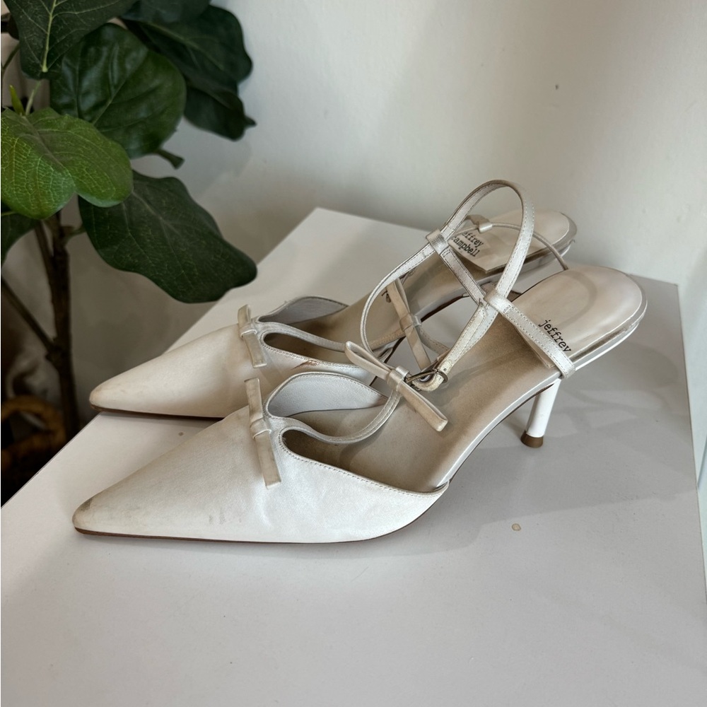 Jeffrey Campbell Cream Sandals with Elegant Design